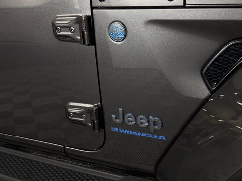 Used 2025 Jeep Wrangler Unlimited Sahara image 13