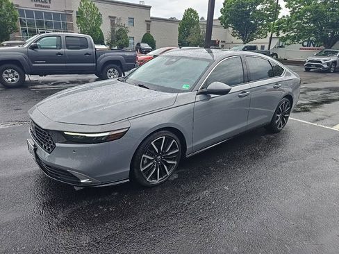 Used 2023 Honda Accord Touring image 5