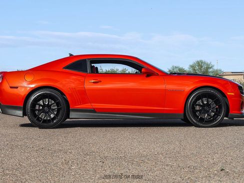 Used 2010 Chevrolet Camaro SS RWD image 9