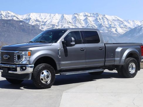 Used 2022 Ford F350 Lariat AWD/4WD image 2