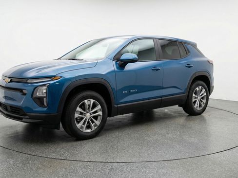 Used 2025 Chevrolet Equinox LT image 3