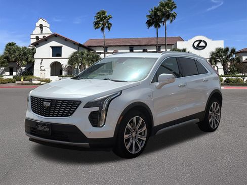 Used 2022 Cadillac XT4 Premium Luxury w/ Enhanced Visibility Package FWD image 5