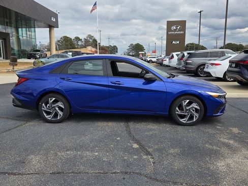 New 2025 Hyundai Elantra Sport image 13