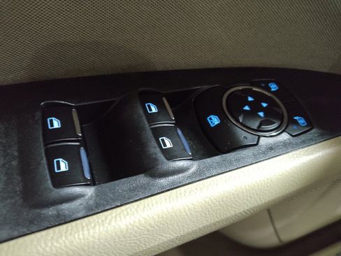 Used 2020 Ford Fusion SE FWD image 27