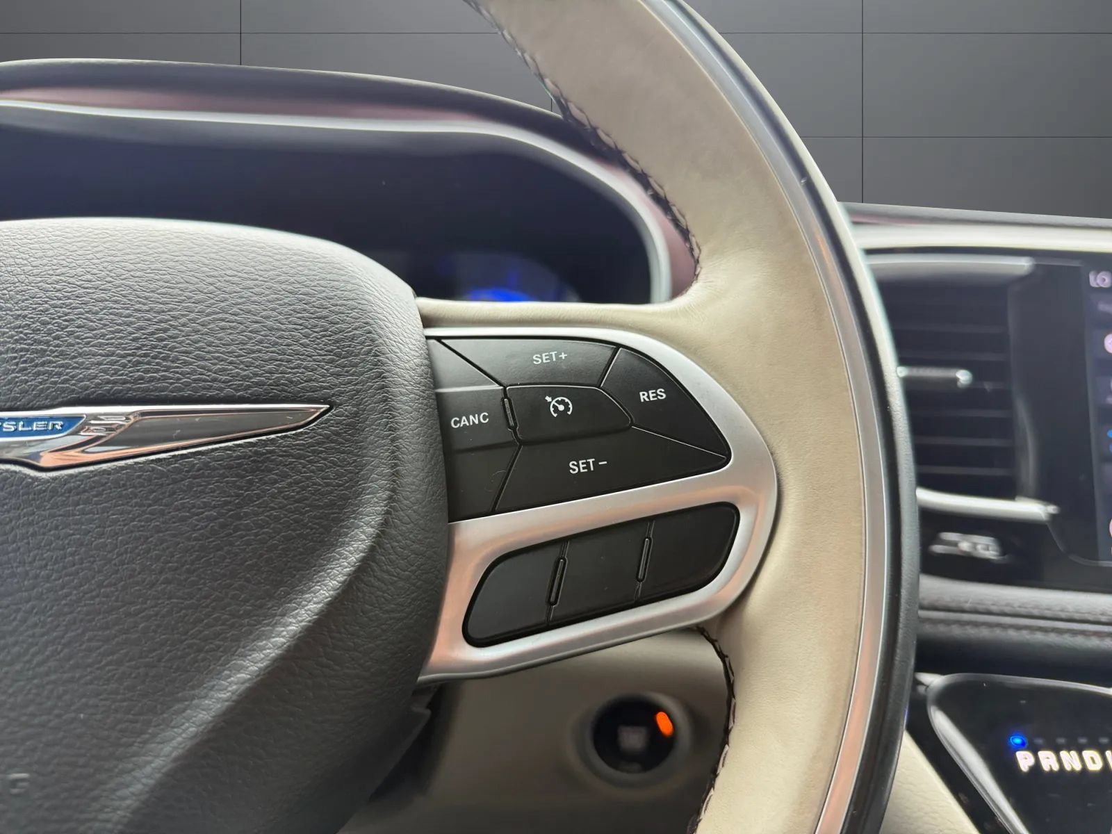 Used 2018 Chrysler Pacifica Limited FWD image 28