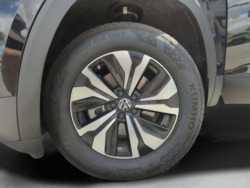 Used 2025 Volkswagen Atlas SE image 47