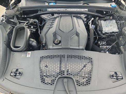 New 2026 Porsche Macan image 23