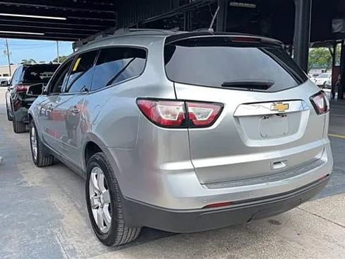 Used 2016 Chevrolet Traverse LT w/ Style and Technology Package FWD image 2
