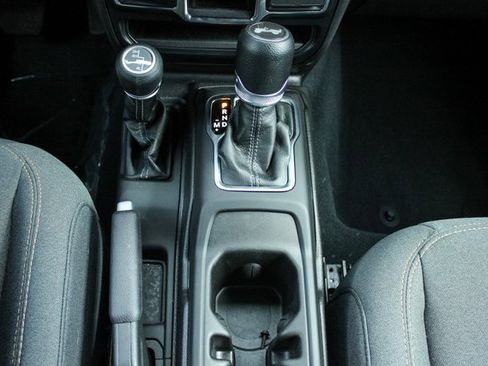 Used 2024 Jeep Wrangler Sport image 17