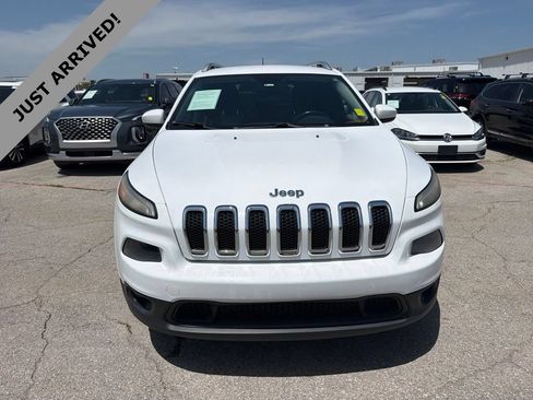 Used 2014 Jeep Cherokee Latitude w/ Cold Weather Group AWD/4WD image 2