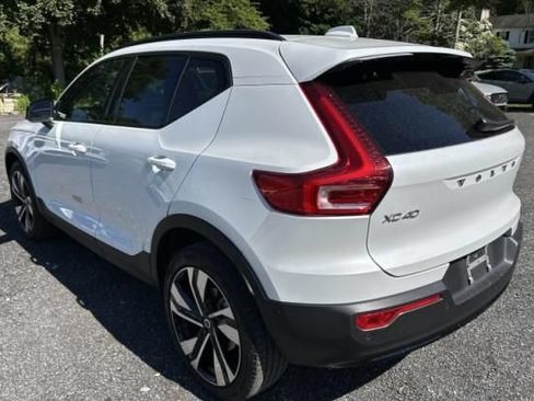 Used 2024 Volvo XC40 B5 Plus w/ Protection Package Premier AWD/4WD image 3