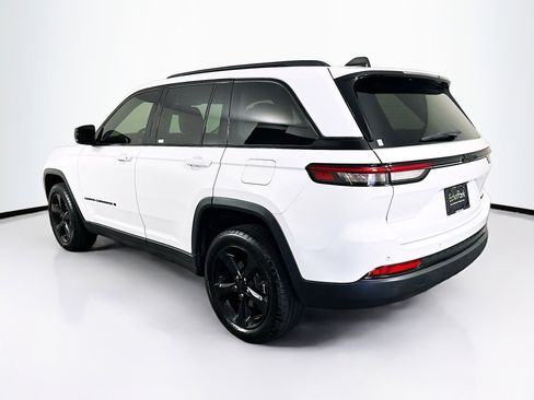 Used 2023 Jeep Grand Cherokee Limited w/ Black Appearance Package image 5