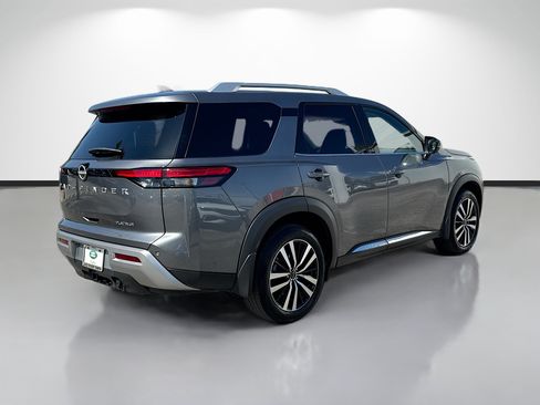 Used 2025 Nissan Pathfinder Platinum FWD image 5