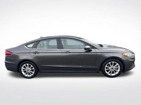 Used 2019 Ford Fusion SE FWD image 2