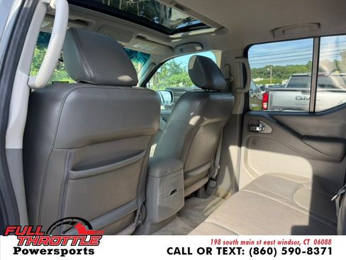 Used 2011 Nissan Frontier SL w/ Moonroof Pkg AWD/4WD image 17