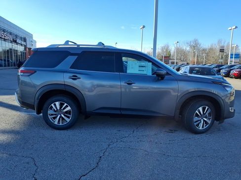 Certified 2025 Nissan Pathfinder SL w/ Black Appearance Package AWD/4WD image 2