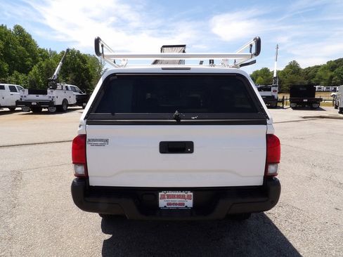 Used 2022 Toyota Tacoma SR RWD image 6