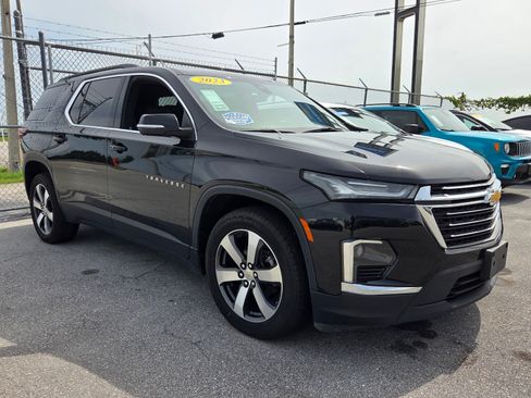 Used 2023 Chevrolet Traverse LT w/ LT Premium Package AWD/4WD image 5