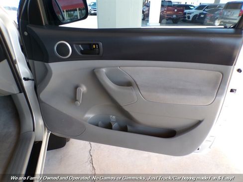 Used 2005 Toyota Tacoma PreRunner RWD image 19