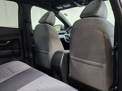 Used 2022 Hyundai Santa Cruz SEL Premium image 16