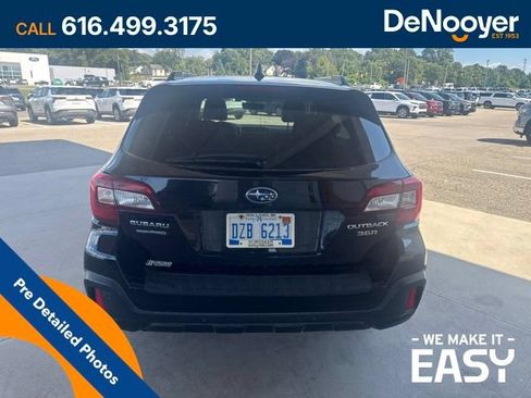 Used 2018 Subaru Outback 3.6R Touring AWD/4WD image 4