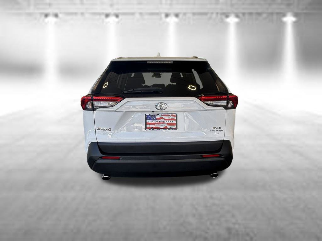 Used 2022 Toyota RAV4 XLE w/ Convenience Package FWD image 5