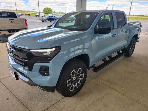 Used 2025 Chevrolet Colorado Z71 w/ Technology Package AWD/4WD image 14