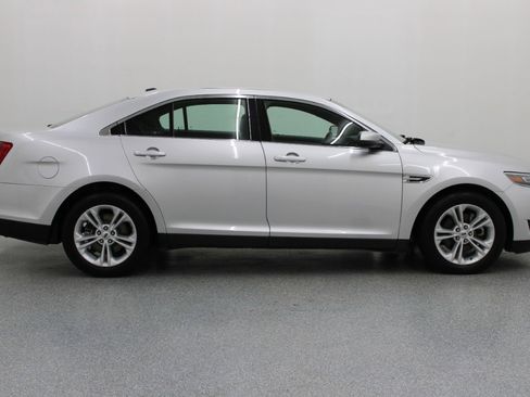 Used 2018 Ford Taurus SEL FWD image 2