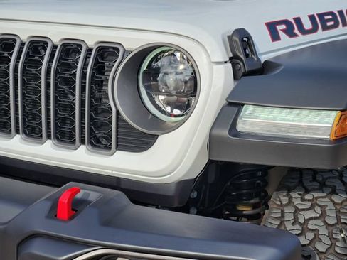 Used 2026 Jeep Wrangler Unlimited Rubicon AWD/4WD image 16