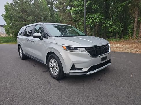 Used 2022 Kia Carnival LX FWD image 3