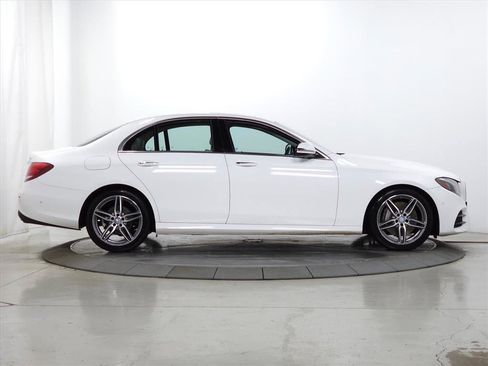 Used 2017 Mercedes-Benz E 300 E 300 4MATIC image 9