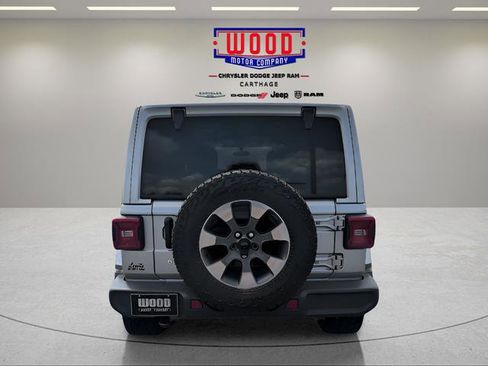 Used 2018 Jeep Wrangler Unlimited Sahara AWD/4WD image 4