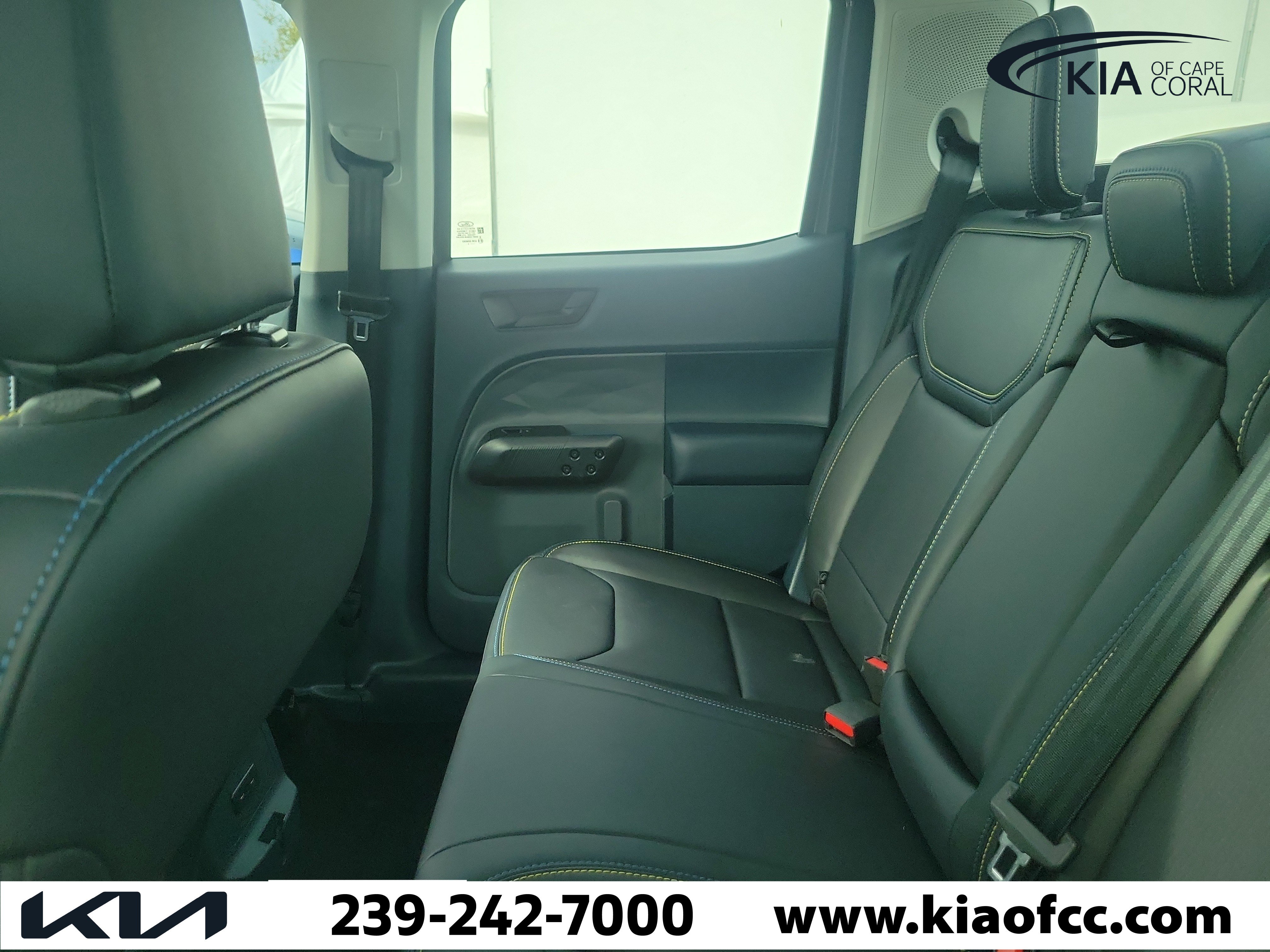 Used 2025 Ford Maverick Lobo AWD/4WD image 11