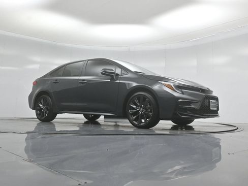 Used 2026 Toyota Corolla SE FWD image 3