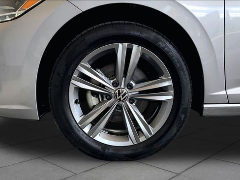 Used 2024 Volkswagen Jetta SE FWD image 11
