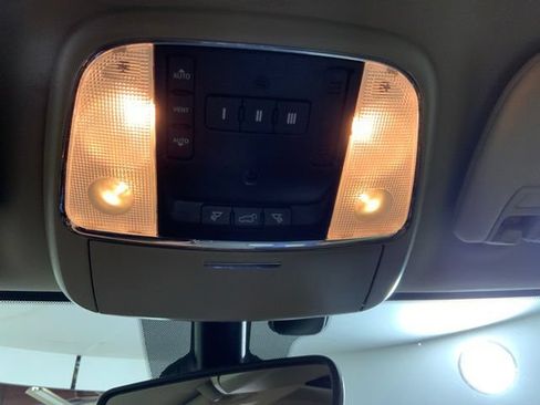 Used 2020 Jeep Grand Cherokee Limited AWD/4WD image 23