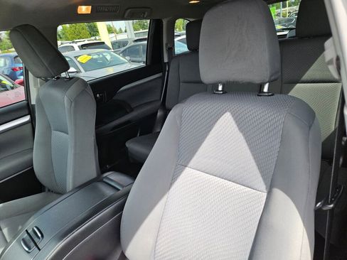 Used 2017 Toyota Highlander LE AWD/4WD image 17