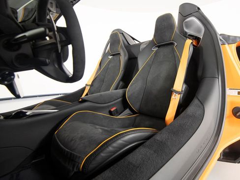 Used 2025 McLaren Artura Spider image 34