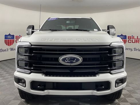 Certified 2025 Ford F250 Platinum w/ FX4 Off-Road Package AWD/4WD image 8