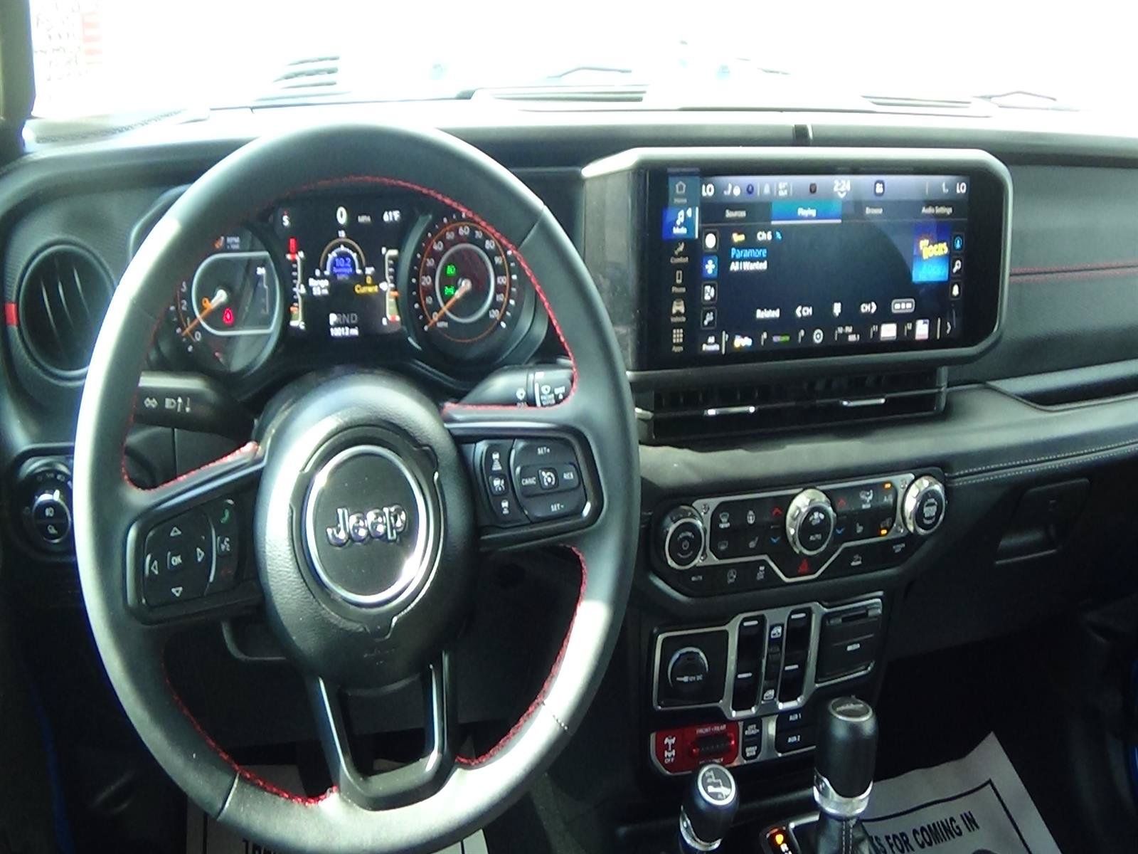 Used 2024 Jeep Gladiator Rubicon w/ Convenience Group AWD/4WD image 13