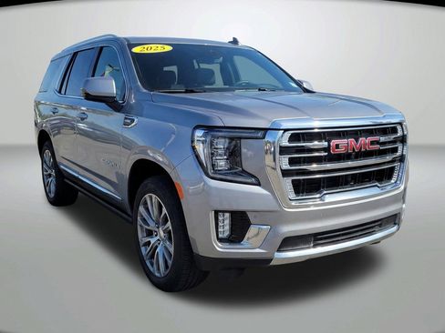 Used 2025 GMC Yukon XL Elevation w/ Technology Package AWD/4WD image 3