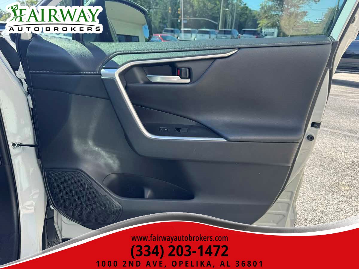 Used 2019 Toyota RAV4 Limited w/ Cold Weather Package FWD image 30
