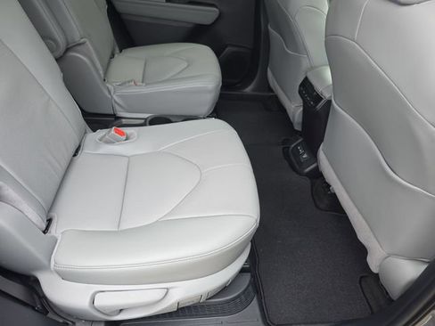 New 2026 Toyota Highlander Limited AWD/4WD image 11