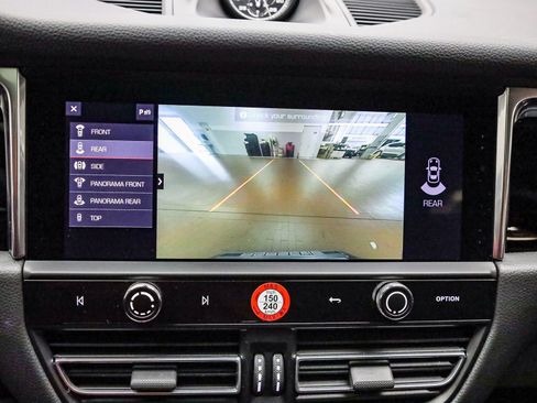 Certified 2025 Porsche Macan AWD/4WD image 27