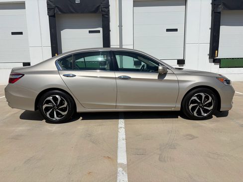 Used 2017 Honda Accord EX-L image 3