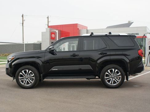 Used 2025 Toyota 4Runner Limited image 13