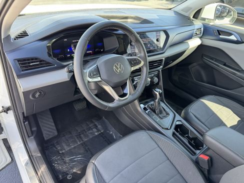 Used 2023 Volkswagen Taos SE w/ Panoramic Sunroof Package FWD image 15