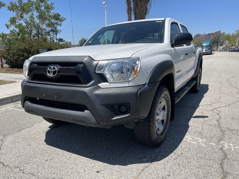 Used 2013 Toyota Tacoma PreRunner w/ Convenience Pkg RWD image 2