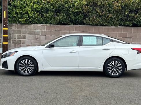 Used 2024 Nissan Altima 2.5 SV FWD image 9
