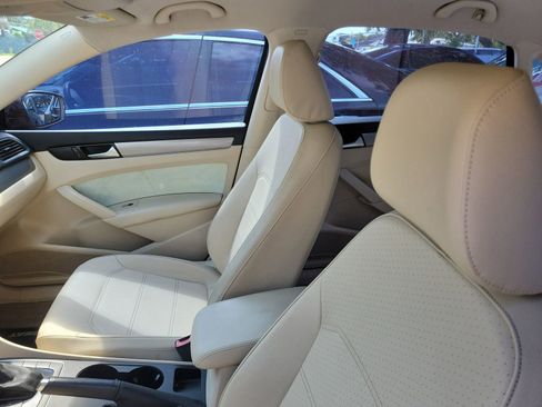 Used 2015 Volkswagen Passat 1.8T Limited Edition FWD image 9
